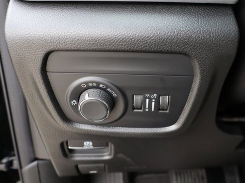 New 2025 Jeep Grand Cherokee Altitude image 12