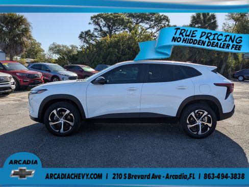 Certified 2025 Chevrolet Trax RS w/ Driver Confidence Package FWD image 7