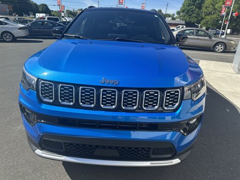 Used 2025 Jeep Compass Limited AWD/4WD image 3