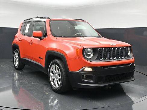Used 2016 Jeep Renegade Latitude FWD image 3