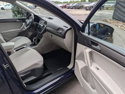 Certified 2023 Volkswagen Tiguan SE w/ Panoramic Sunroof Package FWD image 11