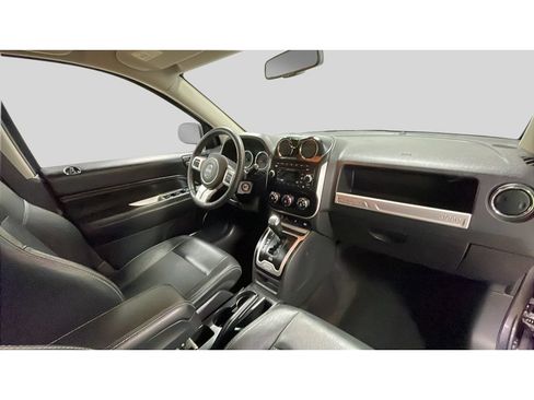 Used 2017 Jeep Compass Latitude AWD/4WD image 18