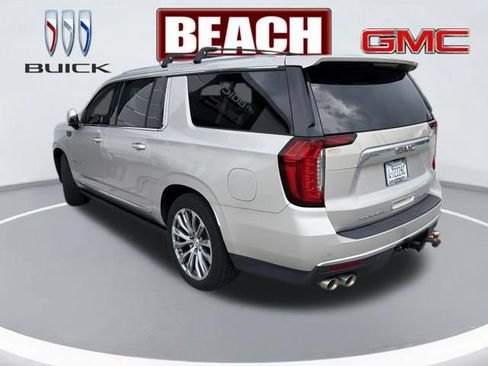 Used 2022 GMC Yukon XL Denali w/ Denali Ultimate Package AWD/4WD image 3