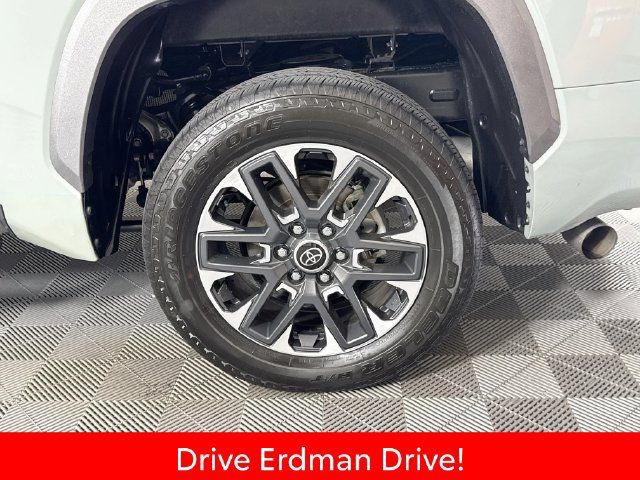 Used 2024 Toyota Tundra Limited w/ Power Package AWD/4WD image 4