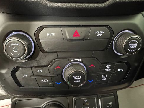 Used 2019 Jeep Renegade Limited w/ UConnect 8.4 Nav Group image 22