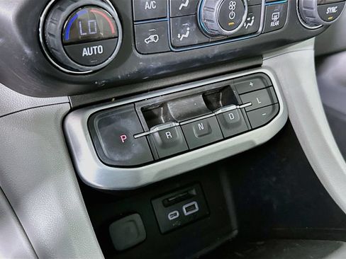 Used 2021 GMC Acadia SLT w/ LPO, Floor Liner Package FWD image 22