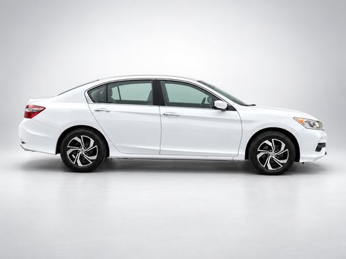 Used 2016 Honda Accord LX image 13