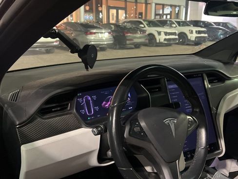Used 2018 Tesla Model X 75D image 4