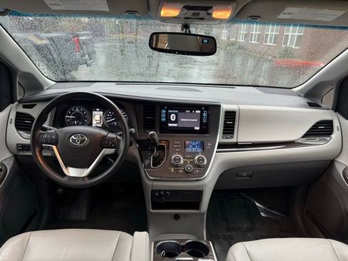 Used 2016 Toyota Sienna XLE w/ XLE Navigation Package image 16