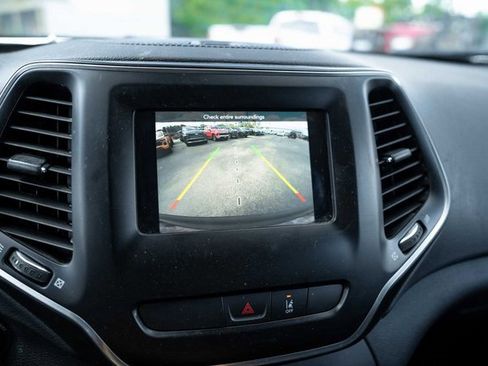 Used 2021 Jeep Cherokee Latitude image 21