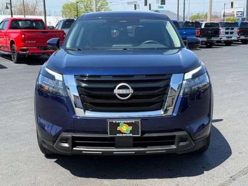 Used 2025 Nissan Pathfinder SV FWD image 3
