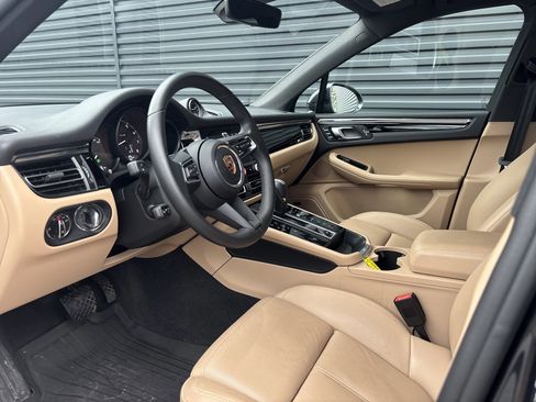Certified 2025 Porsche Macan AWD/4WD image 10