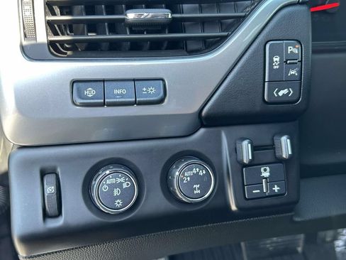 Used 2019 Chevrolet Tahoe Premier AWD/4WD image 17