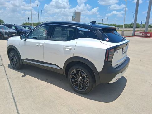 New 2026 Nissan Kicks SR FWD image 3