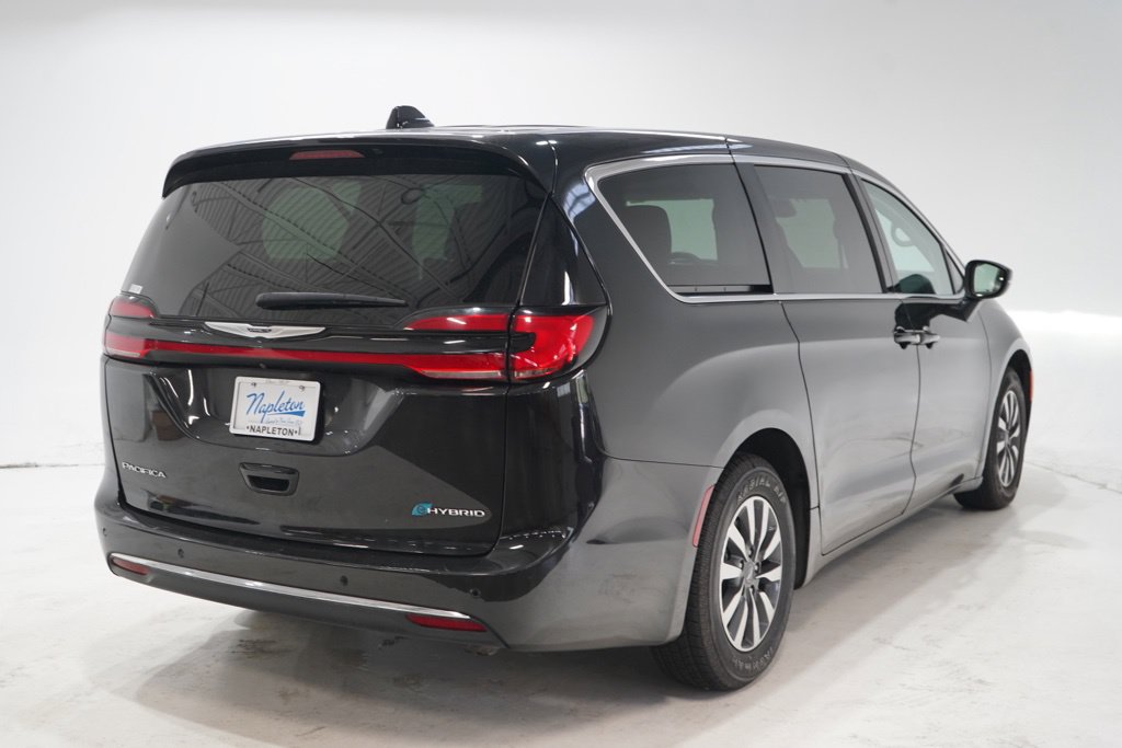 Used 2023 Chrysler Pacifica Touring-L FWD image 7