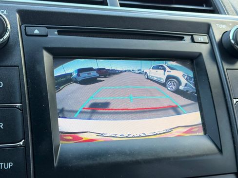 Used 2017 Toyota Camry SE FWD image 18