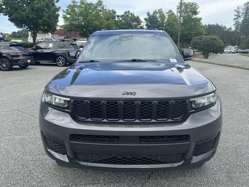 Used 2024 Jeep Grand Cherokee L Altitude image 8