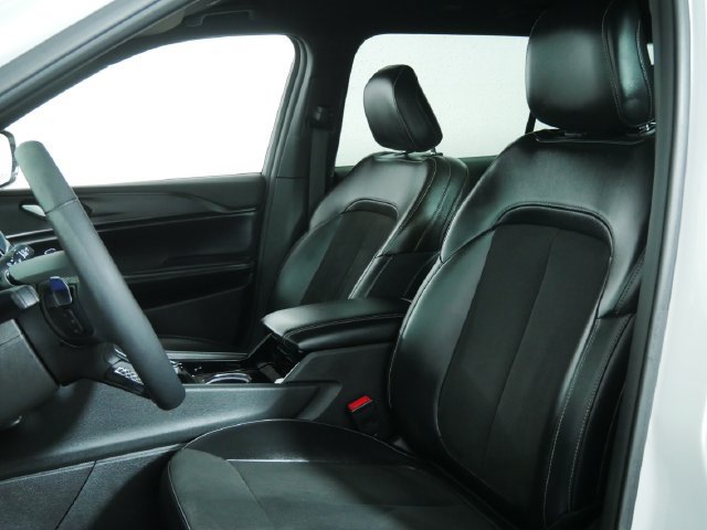 Used 2023 Jeep Grand Cherokee L Laredo AWD/4WD image 21