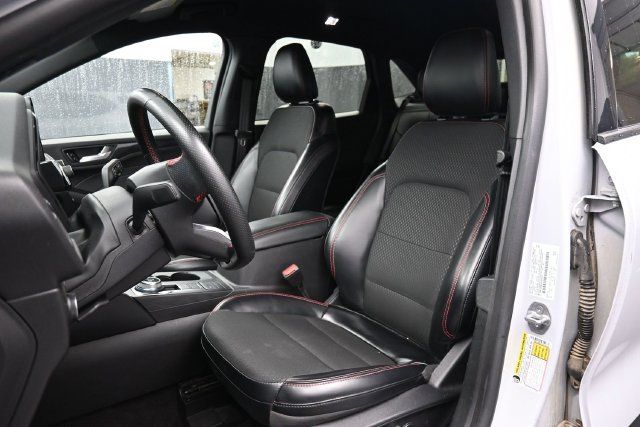 Used 2025 Ford Escape ST-Line FWD image 18