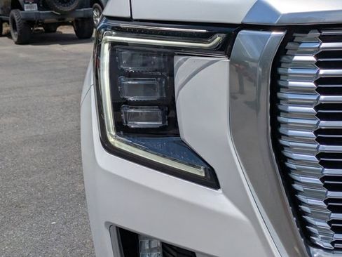 Used 2024 GMC Yukon XL Denali AWD/4WD image 10