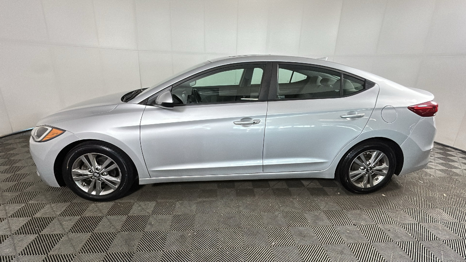 Used 2018 Hyundai Elantra Value Edition w/ Cargo Package FWD image 7