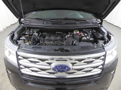 Used 2018 Ford Explorer XLT image 33