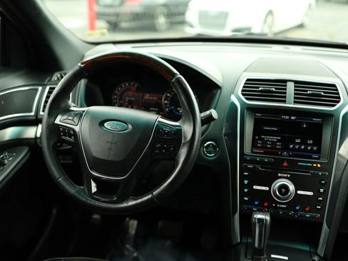 Used 2016 Ford Explorer Platinum AWD/4WD image 30