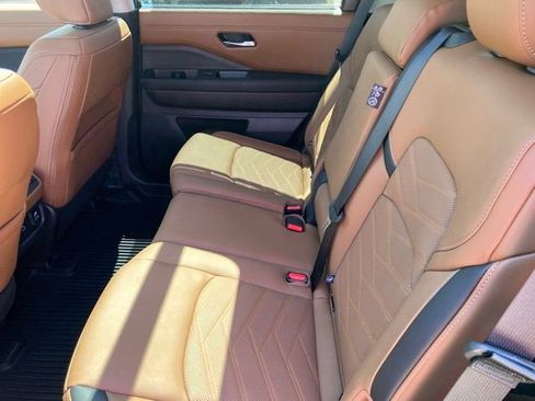 Used 2025 Nissan Pathfinder Platinum w/ Cargo Package AWD/4WD image 23