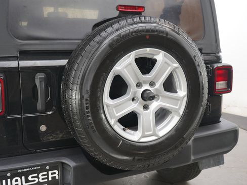 Used 2019 Jeep Wrangler Sport AWD/4WD image 11
