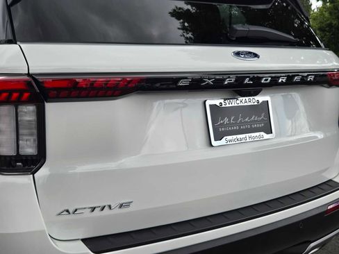 Used 2025 Ford Explorer Active w/ Active Comfort Package RWD image 15