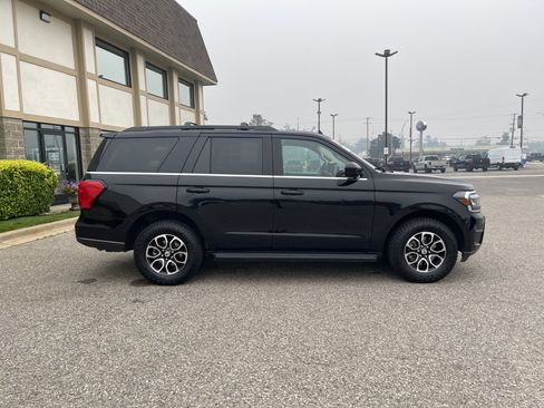 Used 2023 Ford Expedition XL AWD/4WD image 2