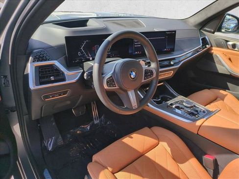 Certified 2026 BMW X7 xDrive40i w/ M Sport Package AWD/4WD image 10