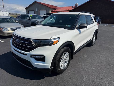 Used 2022 Ford Explorer XLT w/ Equipment Group 202A AWD/4WD image 2