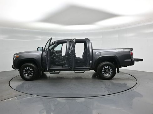 Used 2020 Toyota Tacoma TRD Off-Road w/ Technology Package image 33
