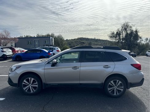 Used 2018 Subaru Outback 2.5i Limited image 8