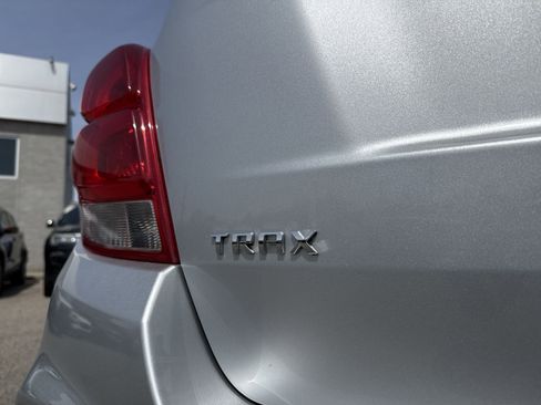 Used 2020 Chevrolet Trax LT w/ LT Convenience Package FWD image 17