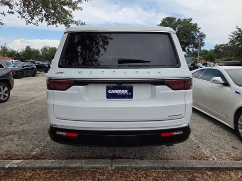 Used 2023 Jeep Wagoneer L Series II RWD image 6