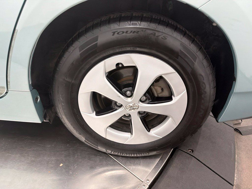 Used 2012 Toyota Prius Three w/ Solar Roof Pkg FWD image 9