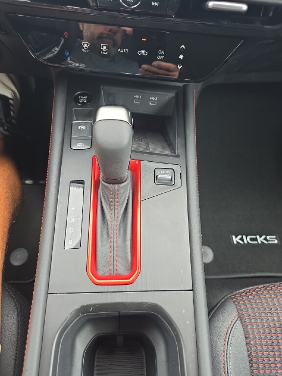 New 2026 Nissan Kicks SR FWD image 13