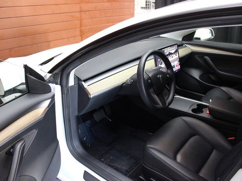 Used 2023 Tesla Model 3 Standard Range image 17