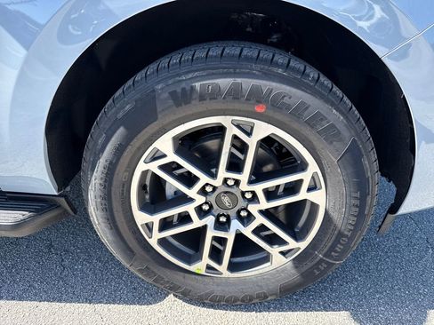 New 2026 Ford Expedition Active image 11