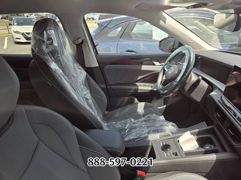 Certified 2025 Volkswagen Tiguan SE FWD image 9