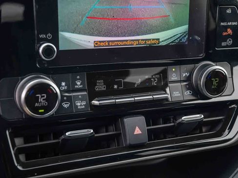 Used 2023 Toyota Highlander LE FWD image 22