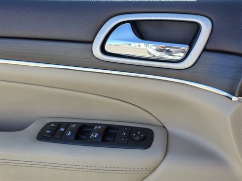 Used 2018 Jeep Grand Cherokee Overland w/ Interior Metal Package image 17