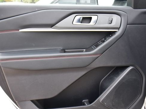 Used 2025 Ford Explorer ST-Line w/ ST-Line Street Pack AWD/4WD image 24