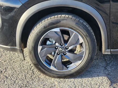 Used 2024 Nissan Rogue SV image 12