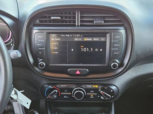 Used 2023 Kia Soul LX w/ LX Technology Package image 14