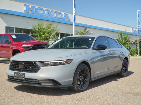 Used 2025 Honda Accord SE image 1