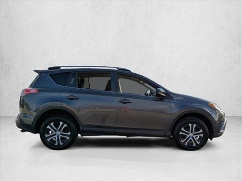 Used 2018 Toyota RAV4 LE image 4