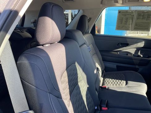 Used 2025 Nissan Pathfinder SV image 32